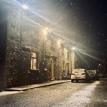 Cosy Apartment Above Village Pub バクストン エクステリア 写真