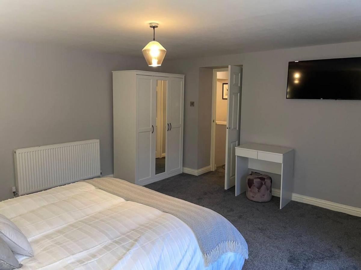 Cosy Apartment Above Village Pub バクストン エクステリア 写真