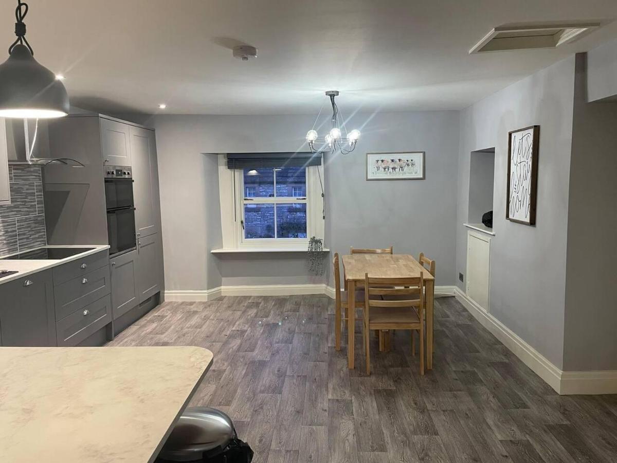 Cosy Apartment Above Village Pub バクストン エクステリア 写真