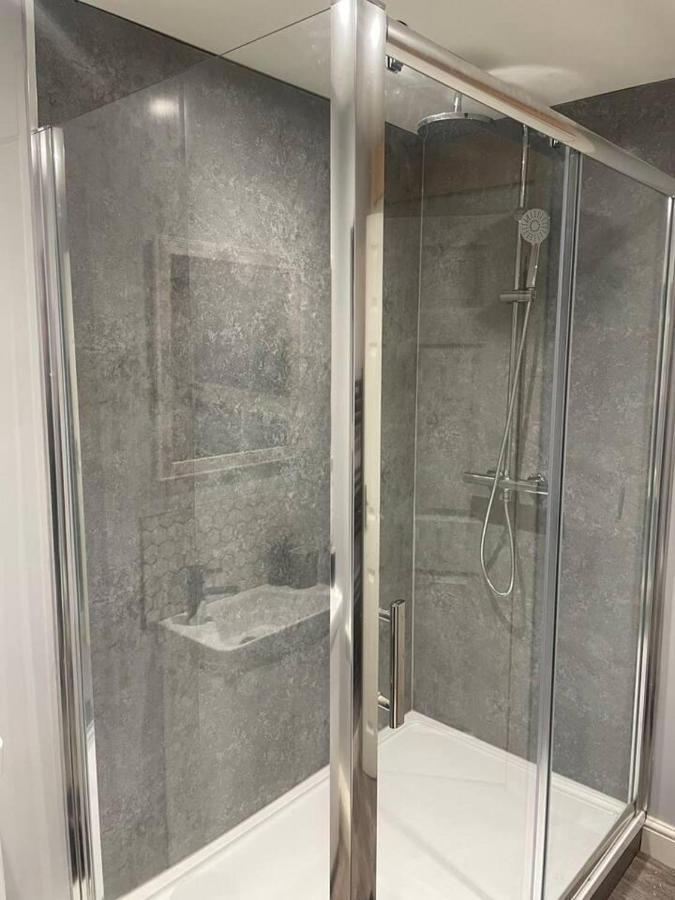 Cosy Apartment Above Village Pub バクストン エクステリア 写真