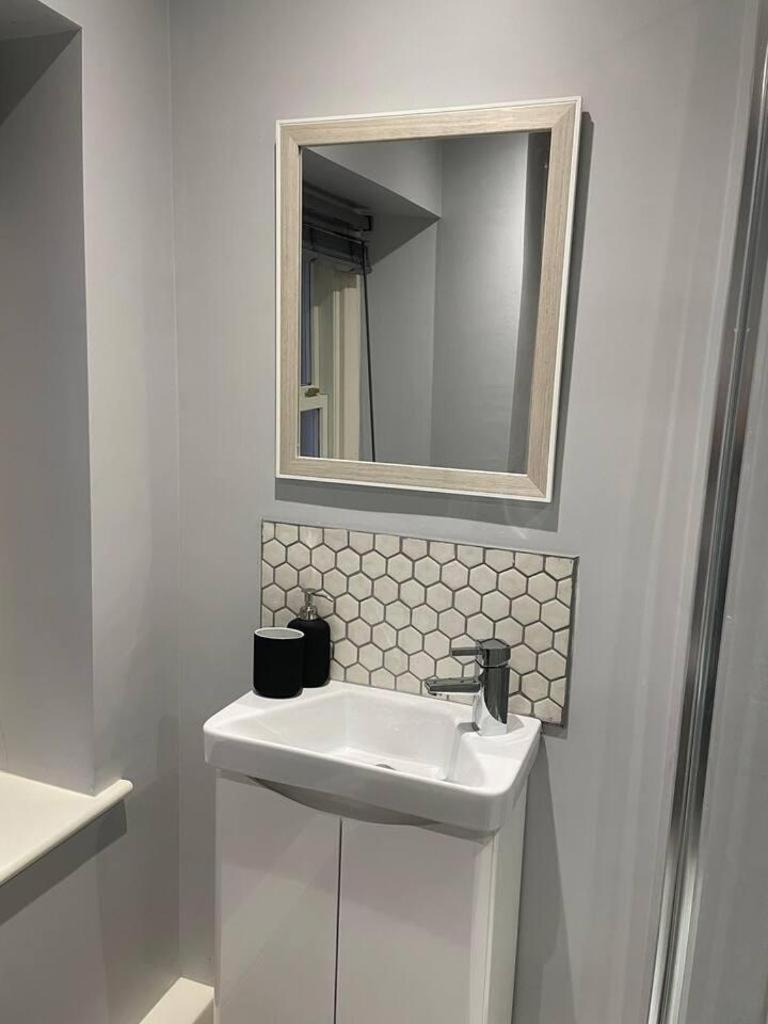 Cosy Apartment Above Village Pub バクストン エクステリア 写真