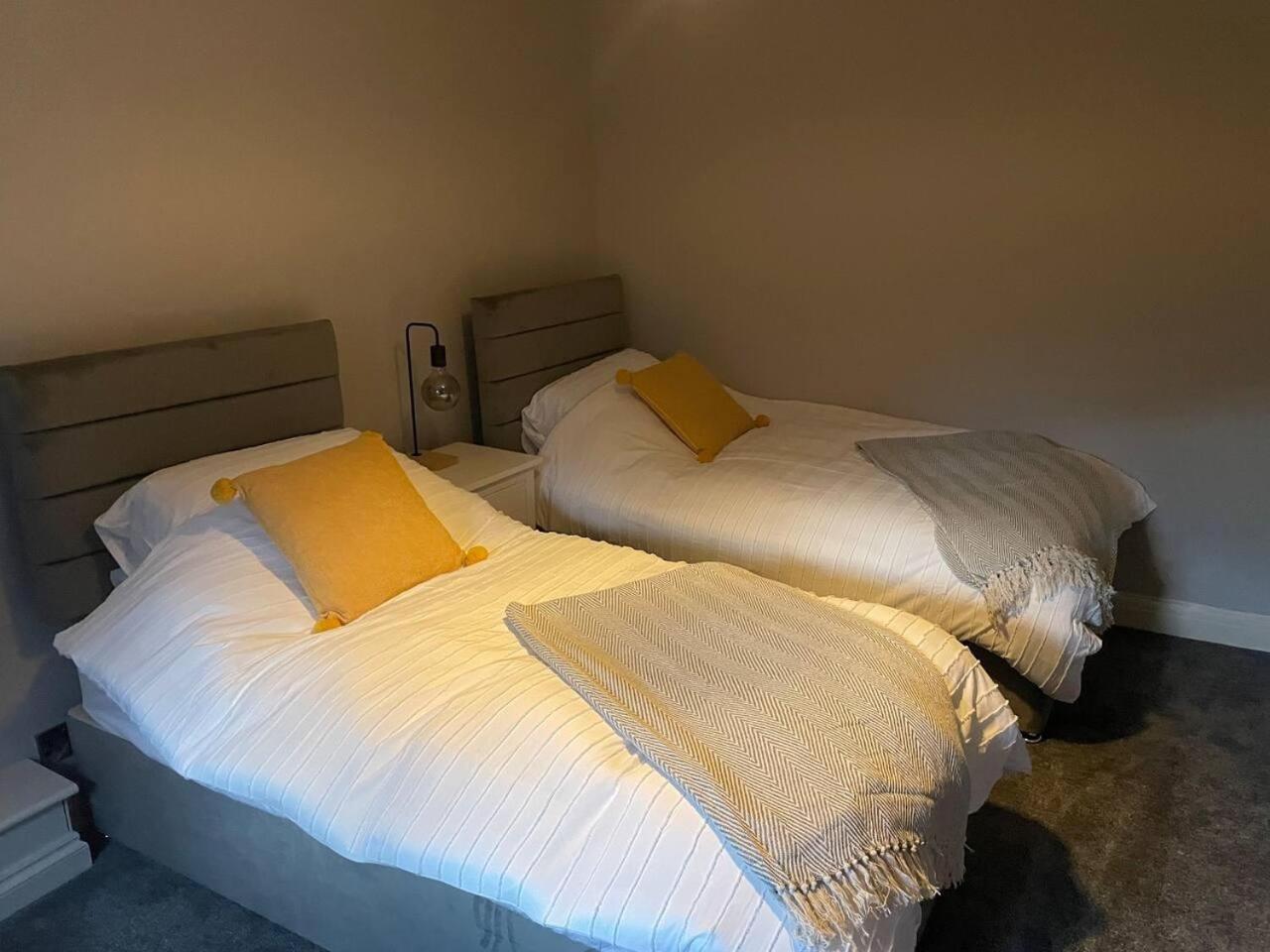Cosy Apartment Above Village Pub バクストン エクステリア 写真
